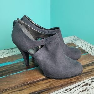 Worthington gray heeled booties size 9